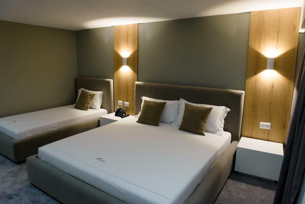 Hotel One Vlorë Extérieur photo